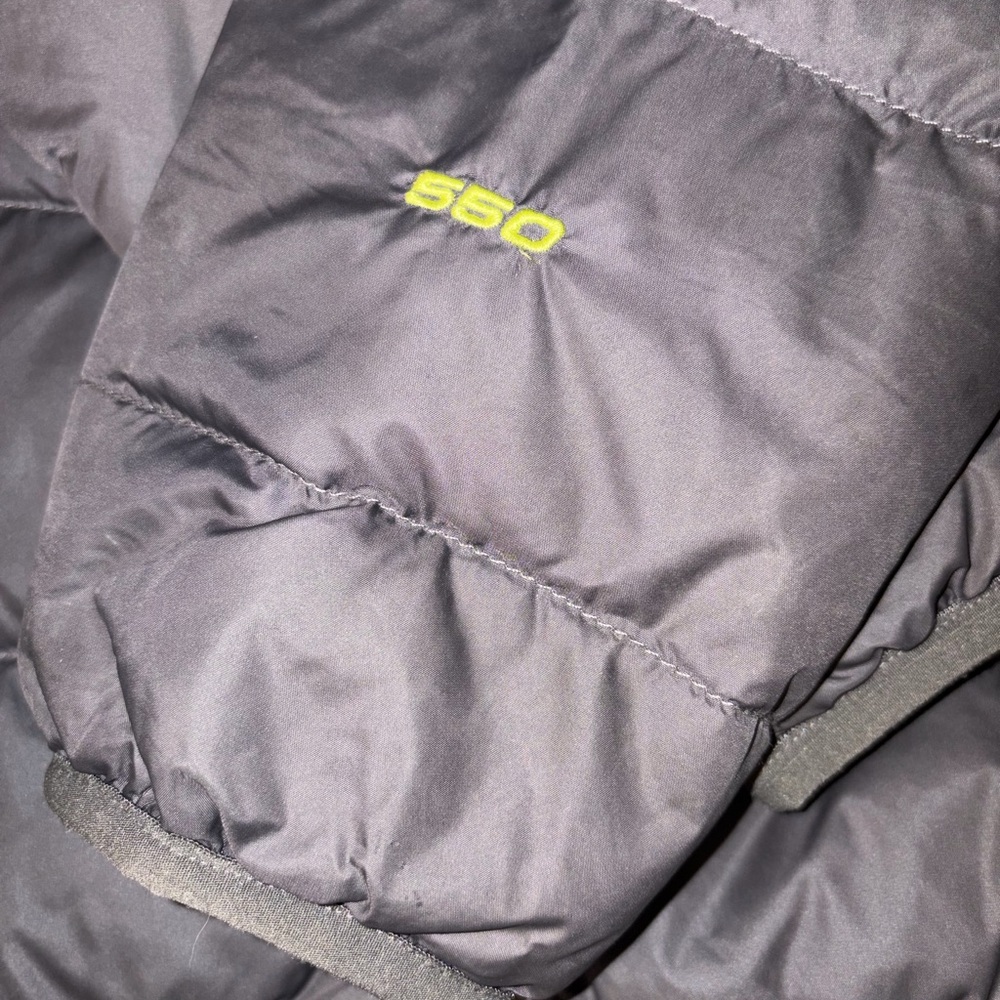 The North Face Kids Puffer Jacket - 550 insulation Gray w/ Neon Yellow - Picture 3 of 5